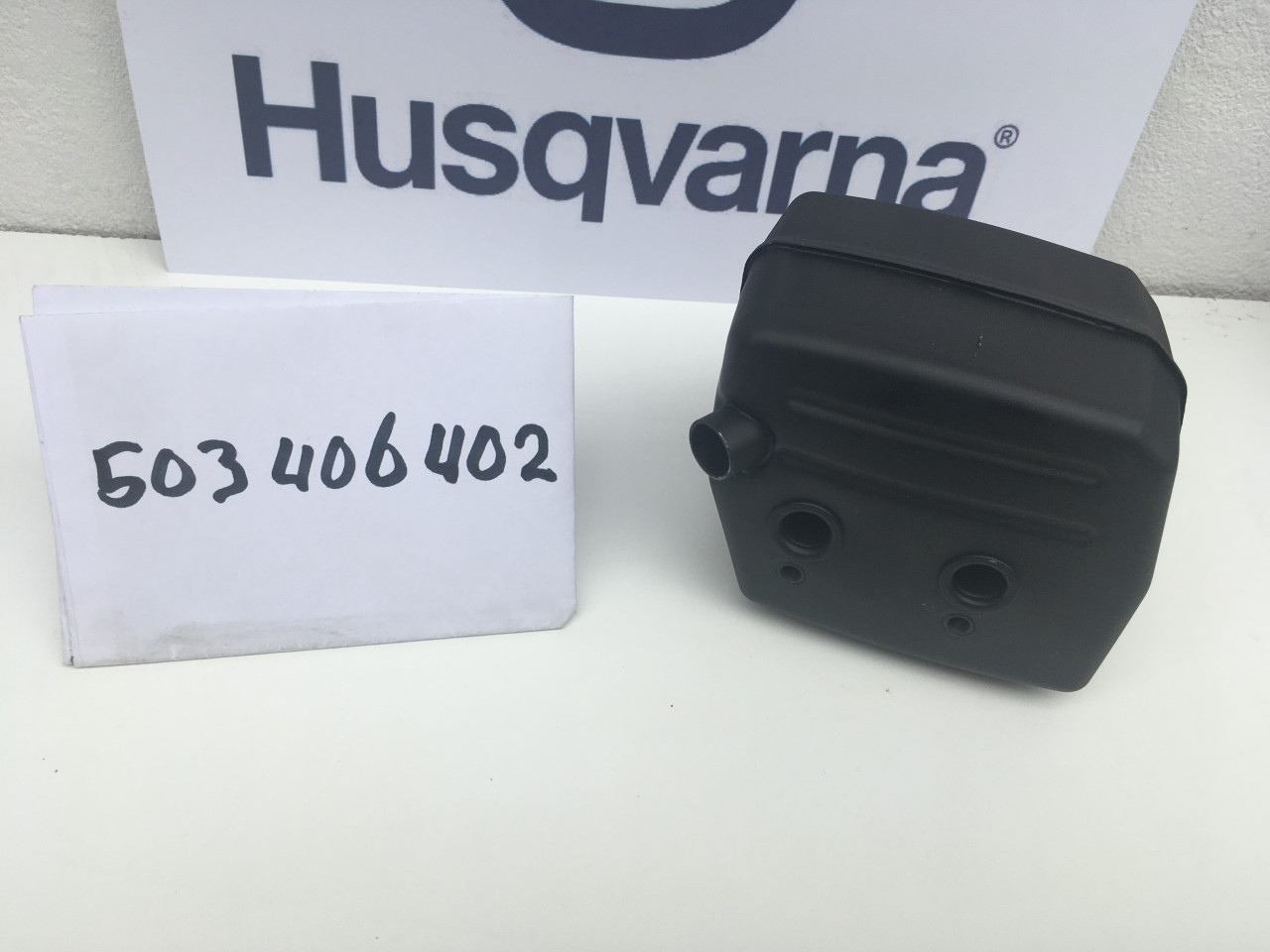 Uitlaat husqvarna 503406402 nieuw past op 61 - 272 kettingzaag