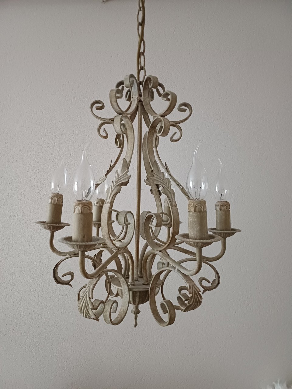 *vergrijsd groene hanglamp*