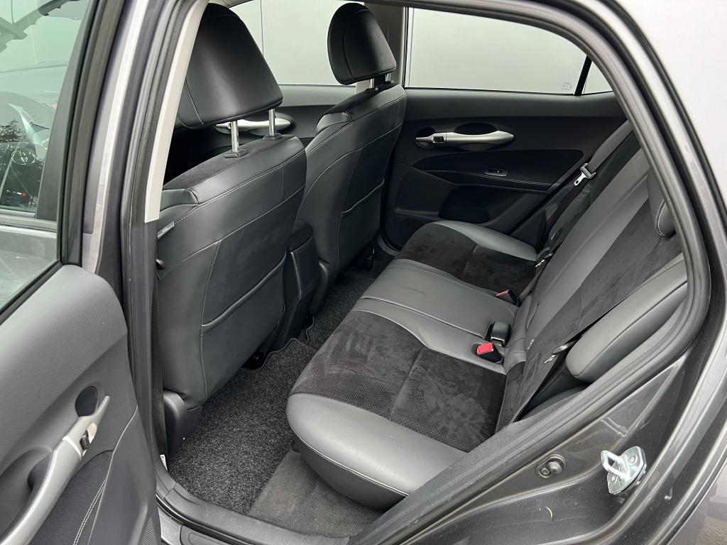 Toyota Auris 1.8 full hyb.exe.bns | trekhaak | parkeercamera