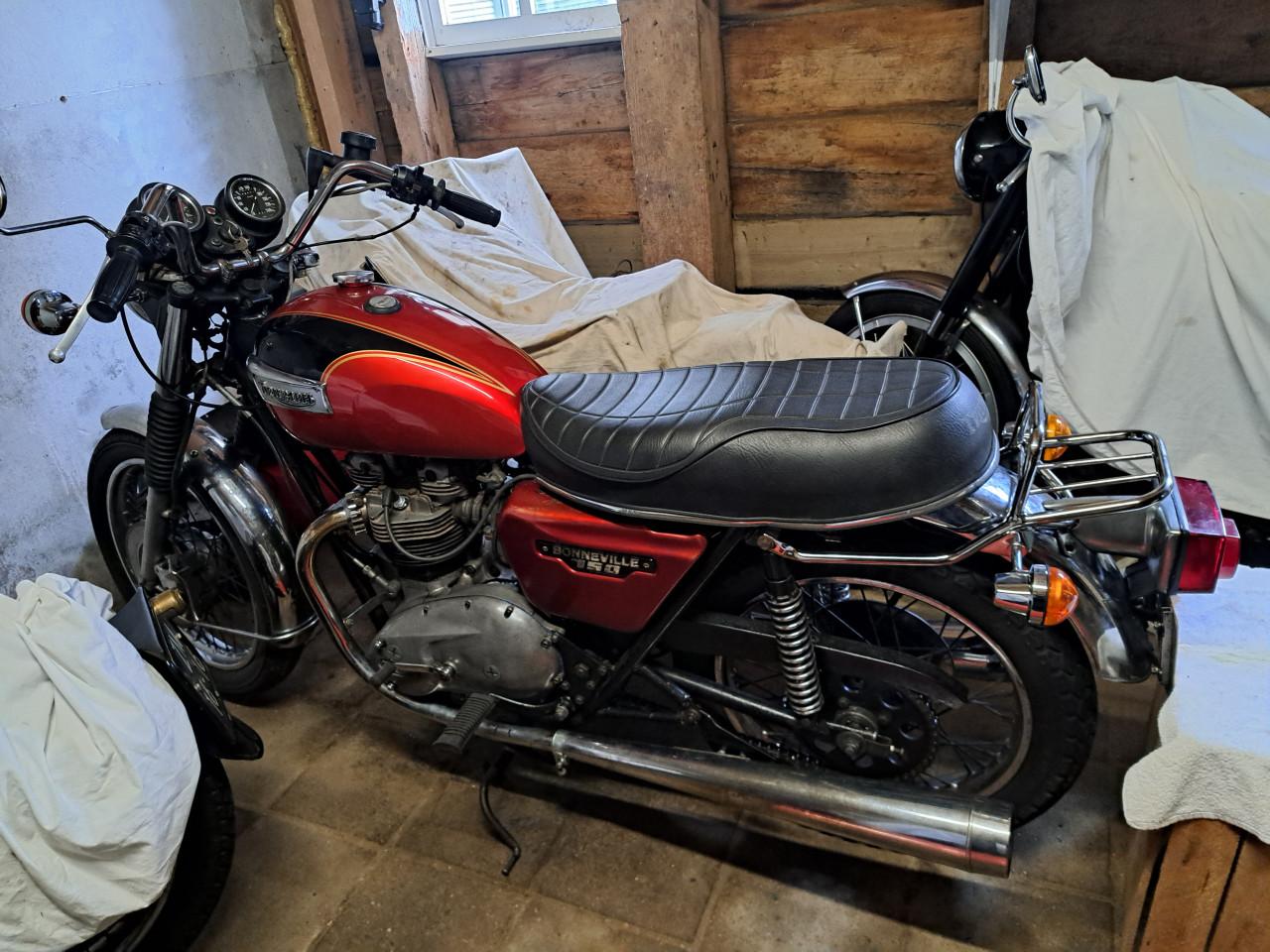 Triumph bonneville 140 E