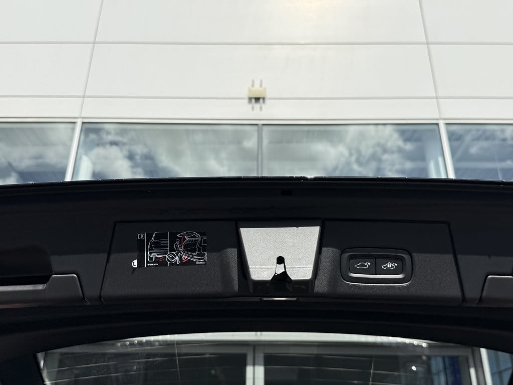 Volvo V90 t6 340pk recharge r-design| panodak| adap.cruise| 360camera| tre