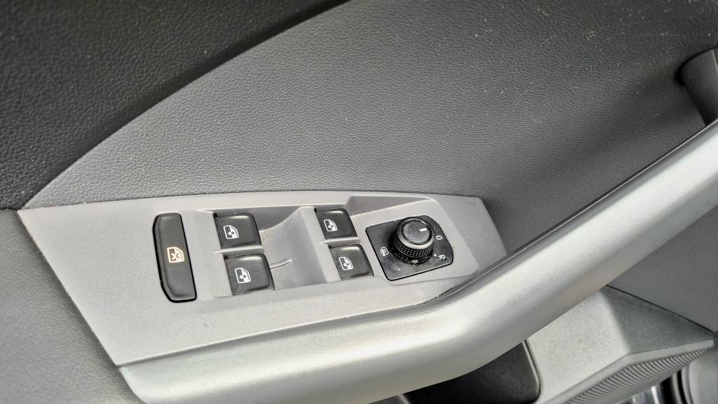 Volkswagen T-cross 1.0 tsi life | blind spot | acc | airco | lm-velgen