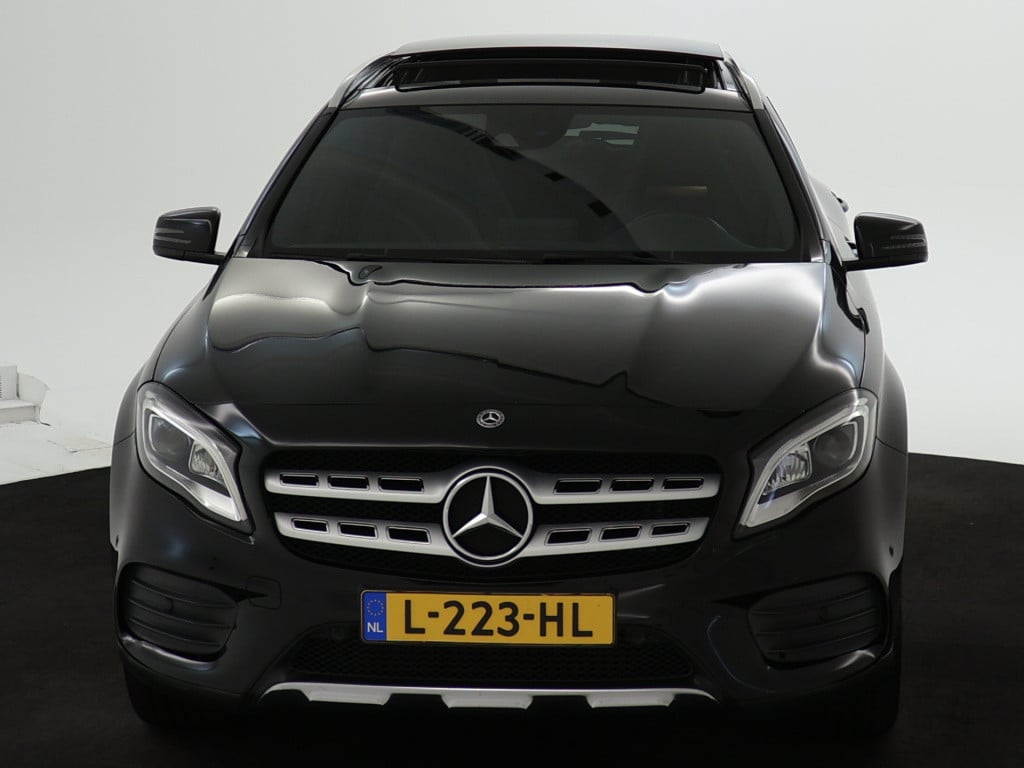 Mercedes-Benz Gla-klasse 180 business solution amg line | panoramadak | cru