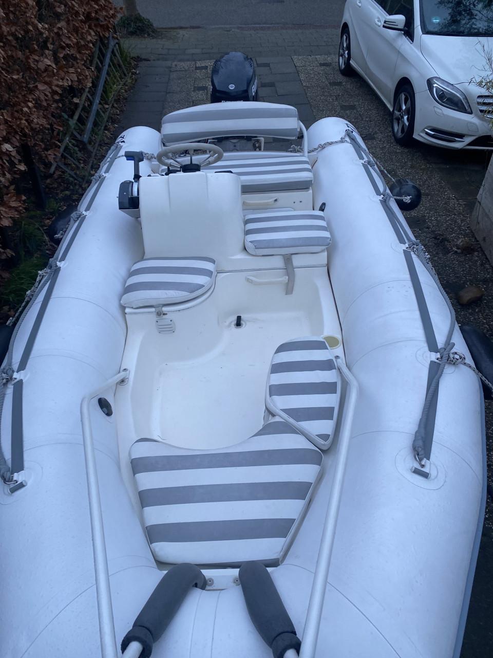 Zodiac Yachtline 420 met 40 pk evinrude E-TEC en RIBA trailer