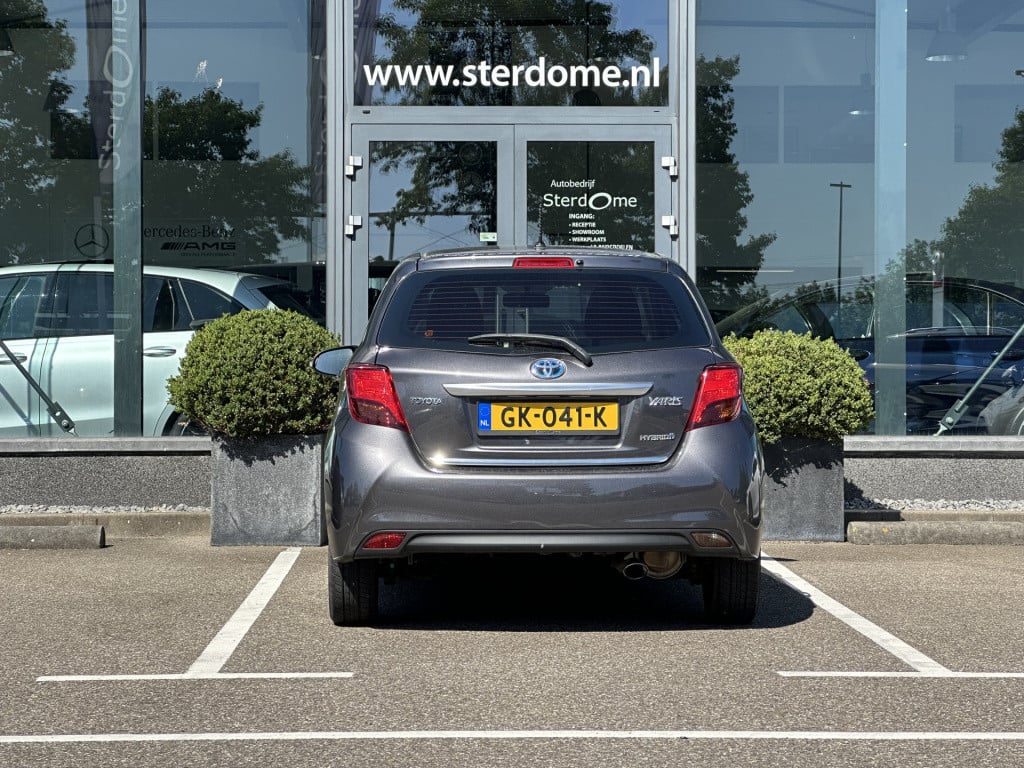 Toyota Yaris 1.5 hybrid lease i camera i automaat i airco l navigatie i zee