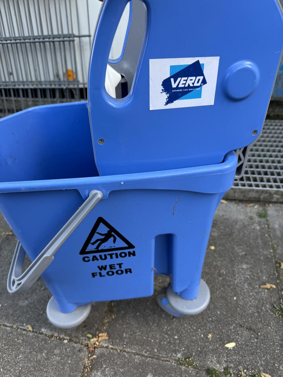 Dweil emmer op wielen met  pers & mop
