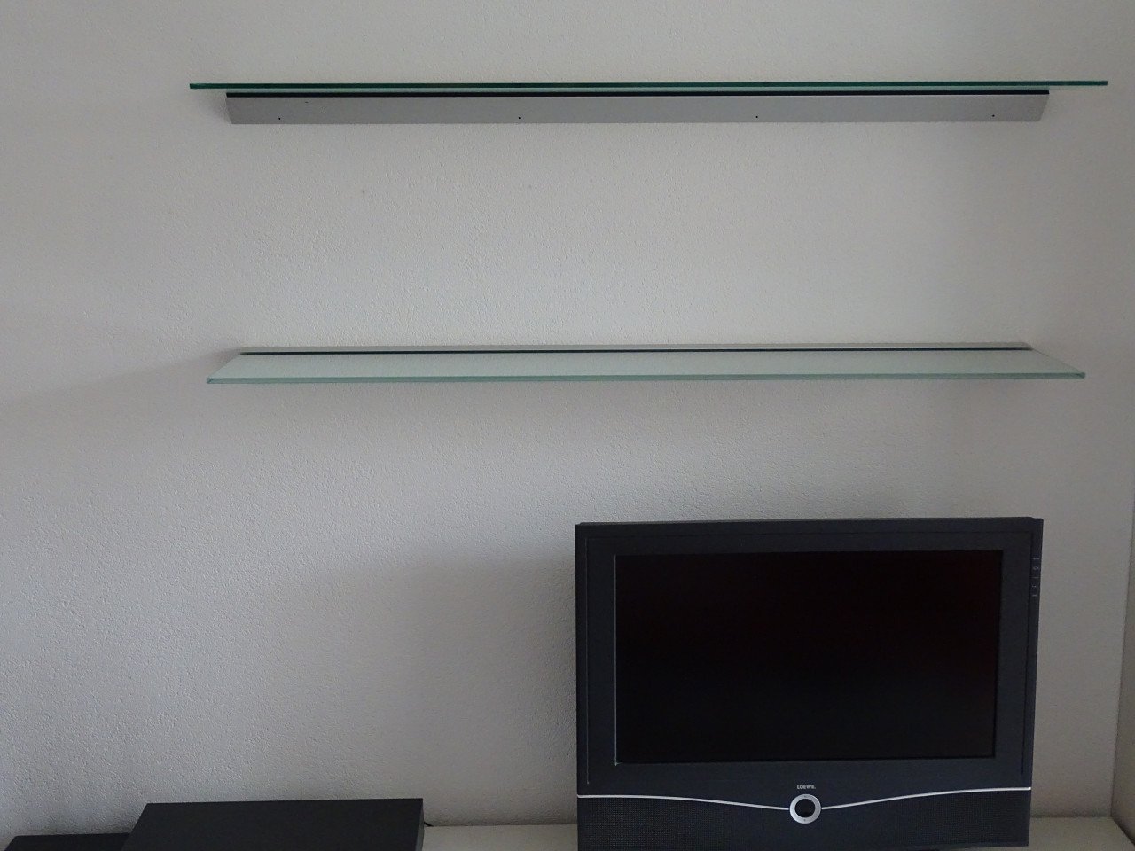 2 zwevende design glazen wandpanelen, merk: team by Wellis