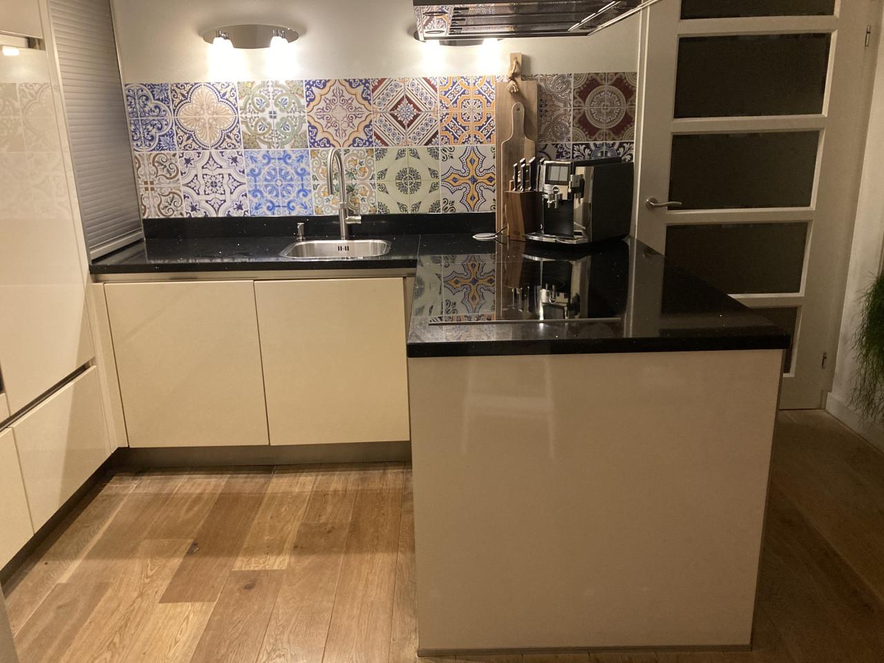 Complete keuken met inbouw apparatuur (U-opstelling)