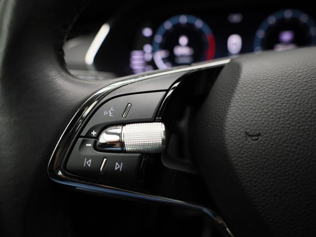 Skoda Octavia 1.0 tsi business edition | apple carplay / android auto | nav