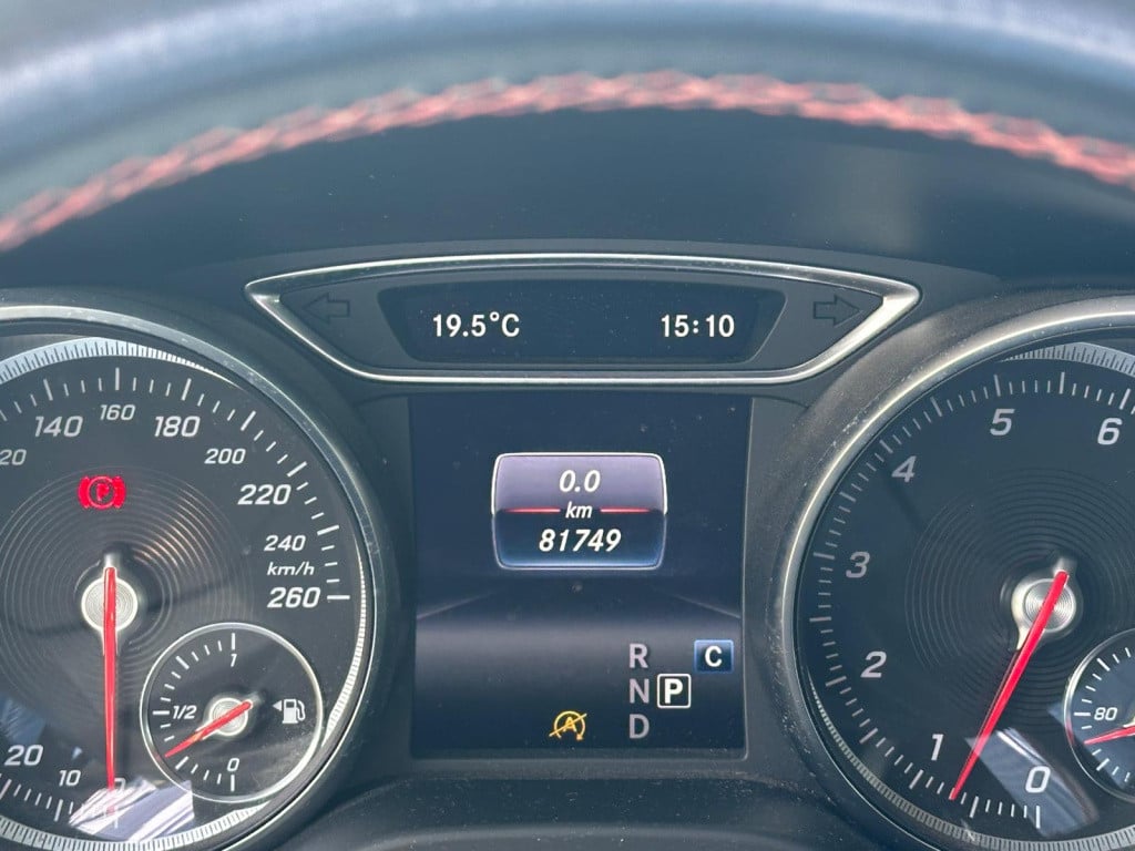 Mercedes-Benz Gla-klasse 250 premium plus l amg-line l panoramadak l led l 