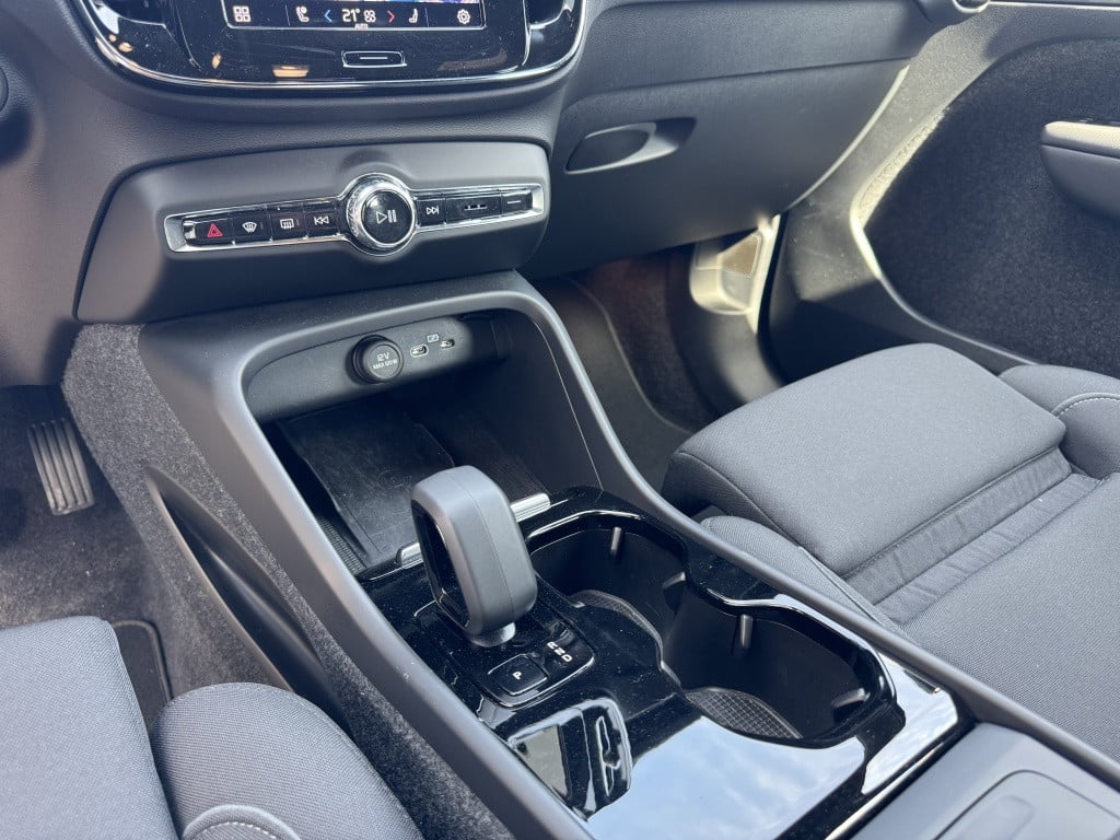 Volvo XC40 extended plus 252pk 82 kwh| trekhaak| adap.criuise| stoel.verw|