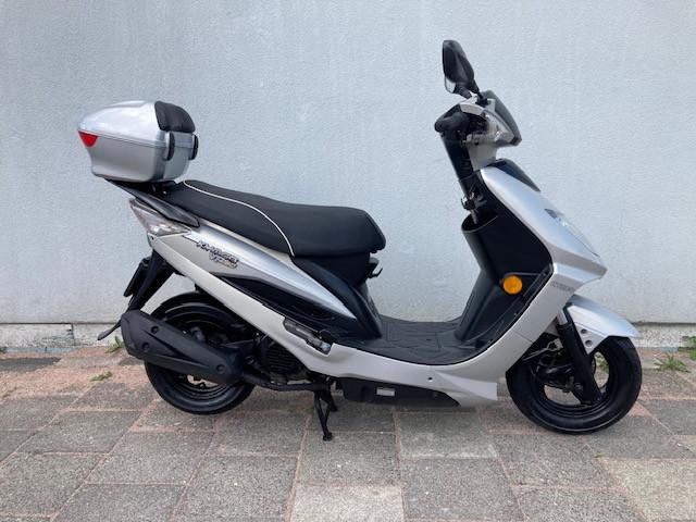 2X KYMCO VP50 SNOR SCOOTERS TE KOOP ! BEIDEN WEINIG KM !!