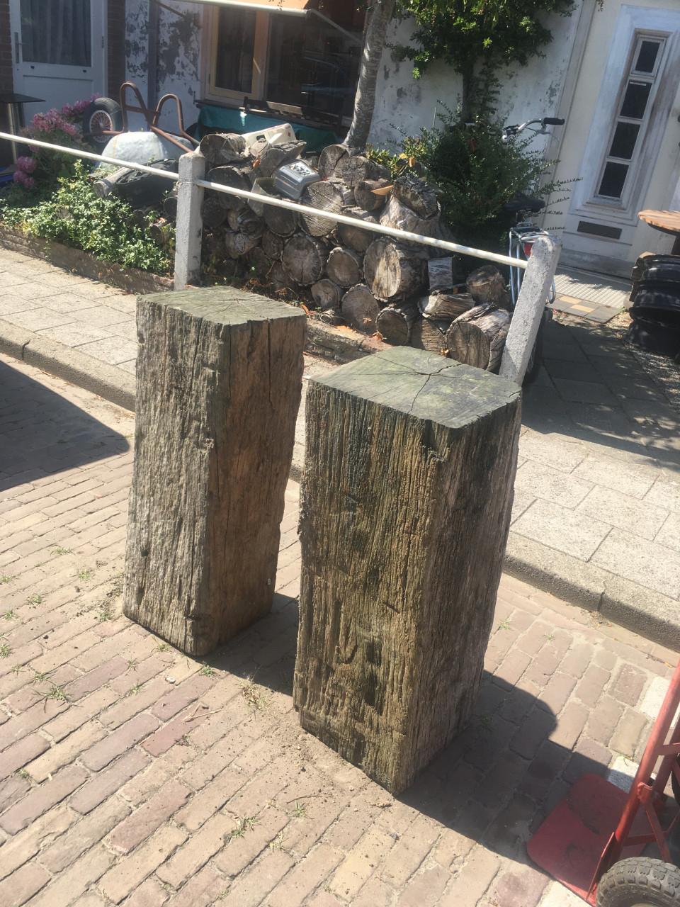 Hardhouten sokkels meerpalen