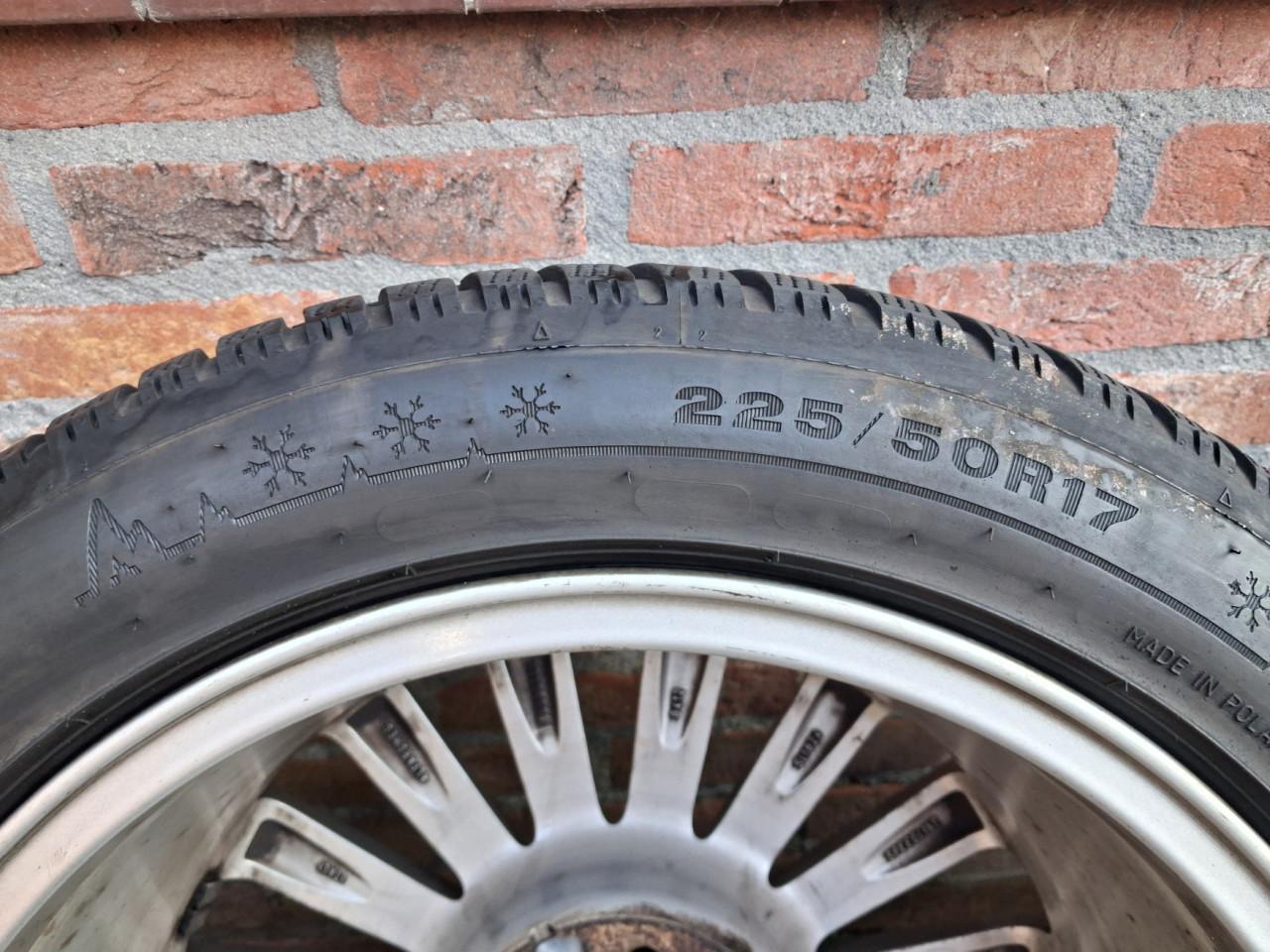 Winterbanden met orginele wintervelgen Alfa Romeo