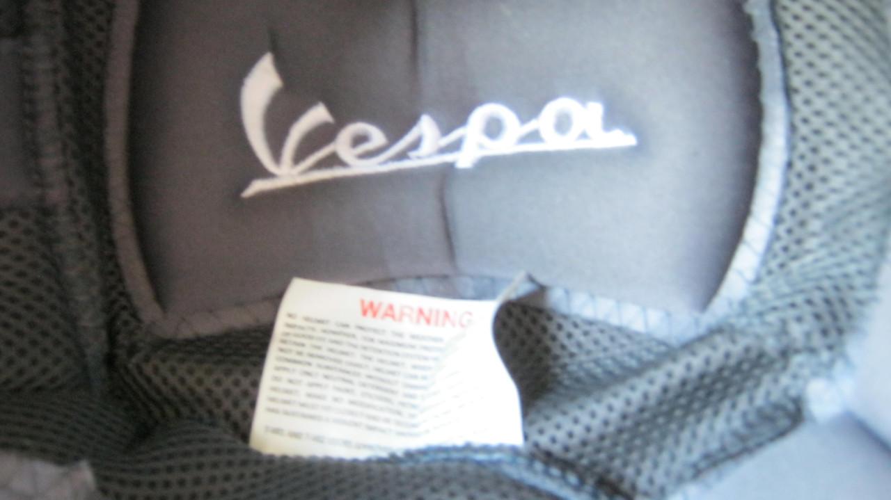 TE KOOP ORIGINEEL VESPA HELM  MAAT XS VOOR 75 EURO