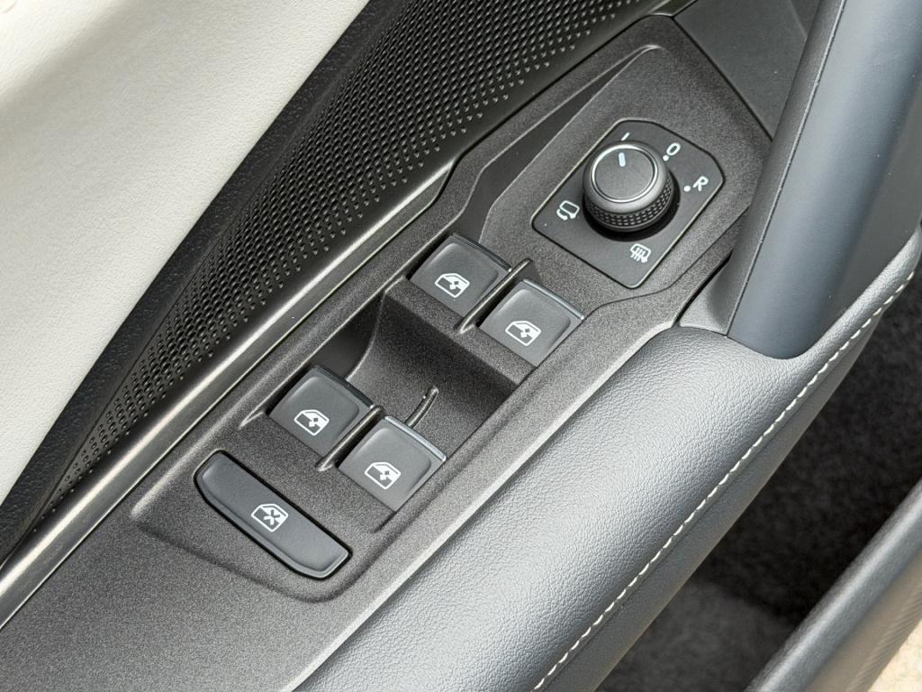 Volkswagen Tiguan 1.5 ehybrid elegance | full option | leder | panormadak |