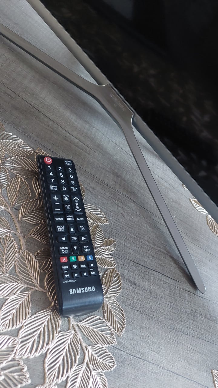 Samsung  32 inch  smart tv