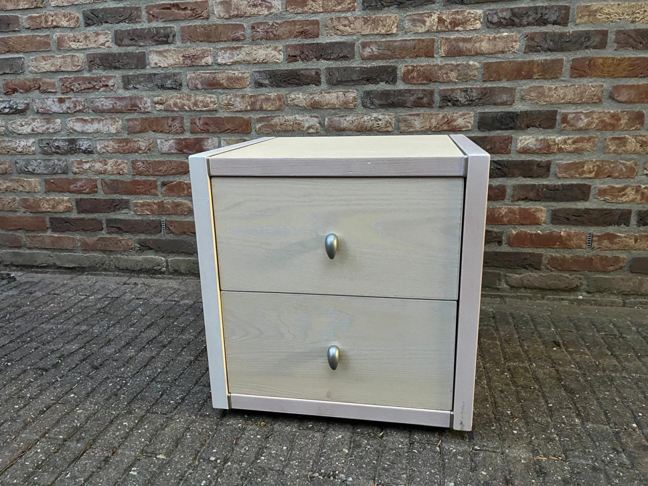 Mooi EMDEKA kastje met twee laden