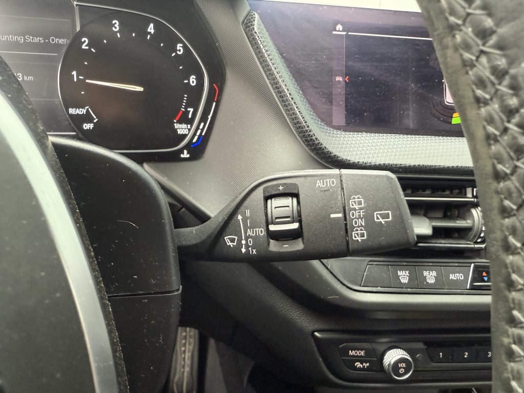BMW 1 Serie 118i 140pk high executive m-sportpakket 5-drs