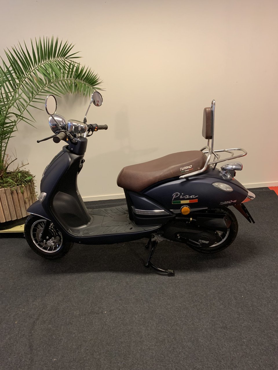 RETRO SCOOTER 25KM NU 595,= RIJKLAAR
