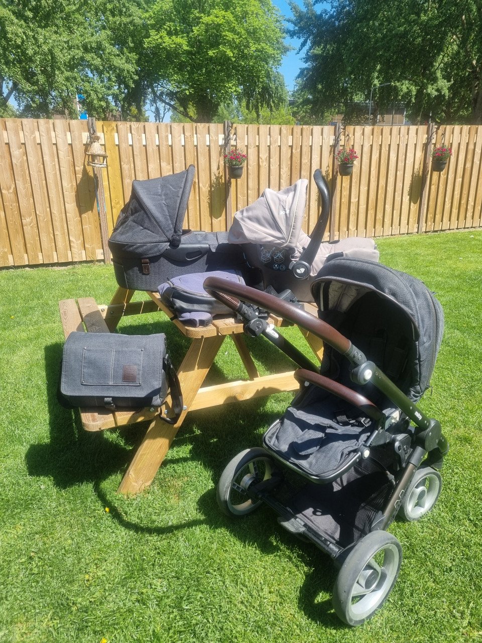 Complete 3 in 1 kinderwagen, netjes onderhouden