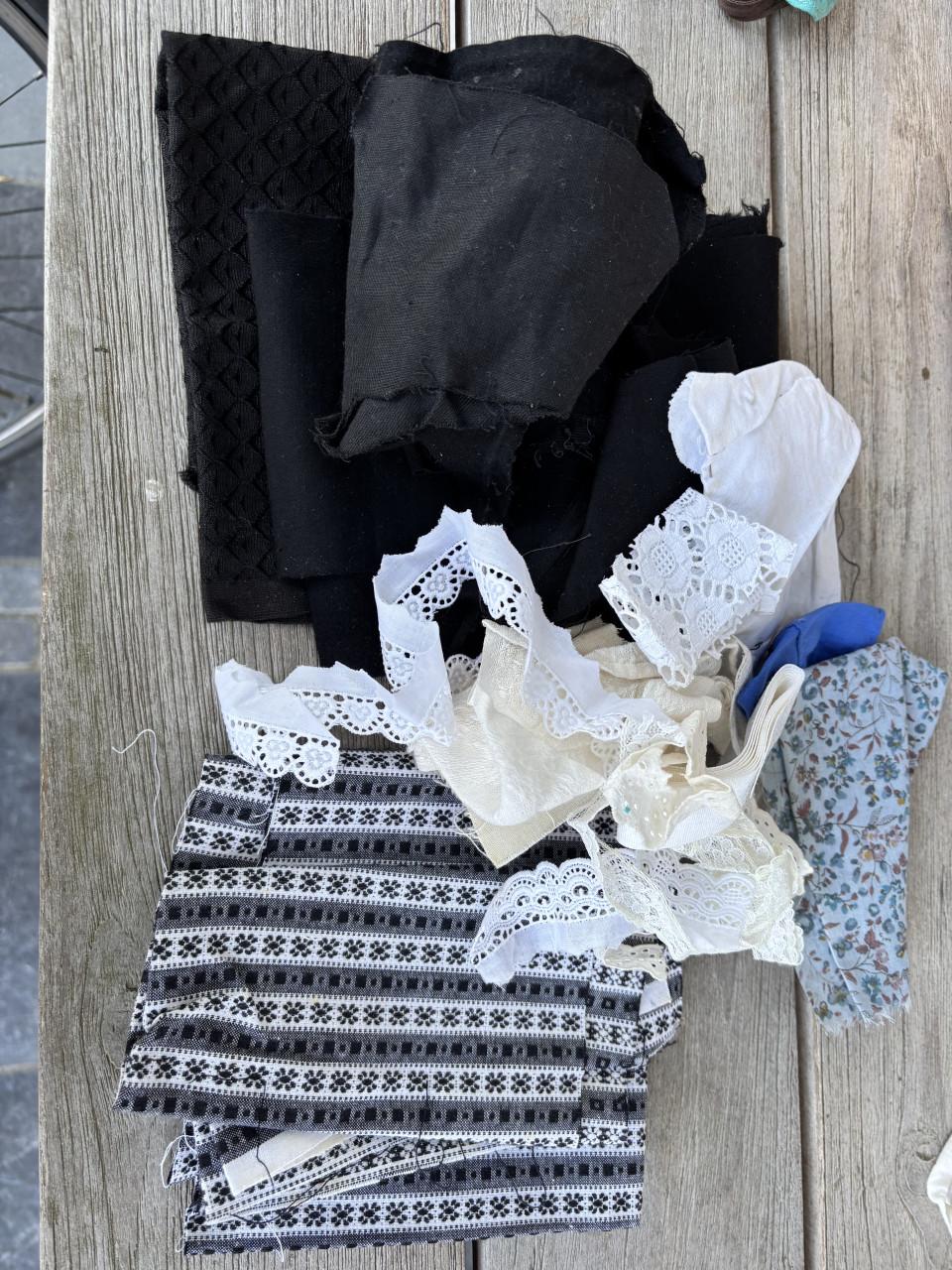 Kleding klederdracht pop