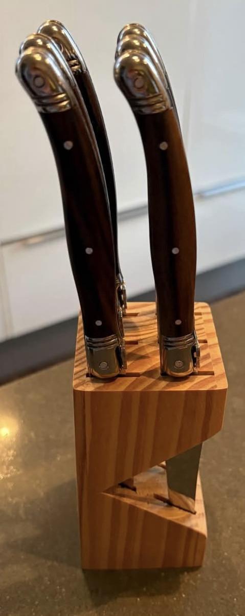 6 steak messen  in houder.  merk Laguiole style de Vie