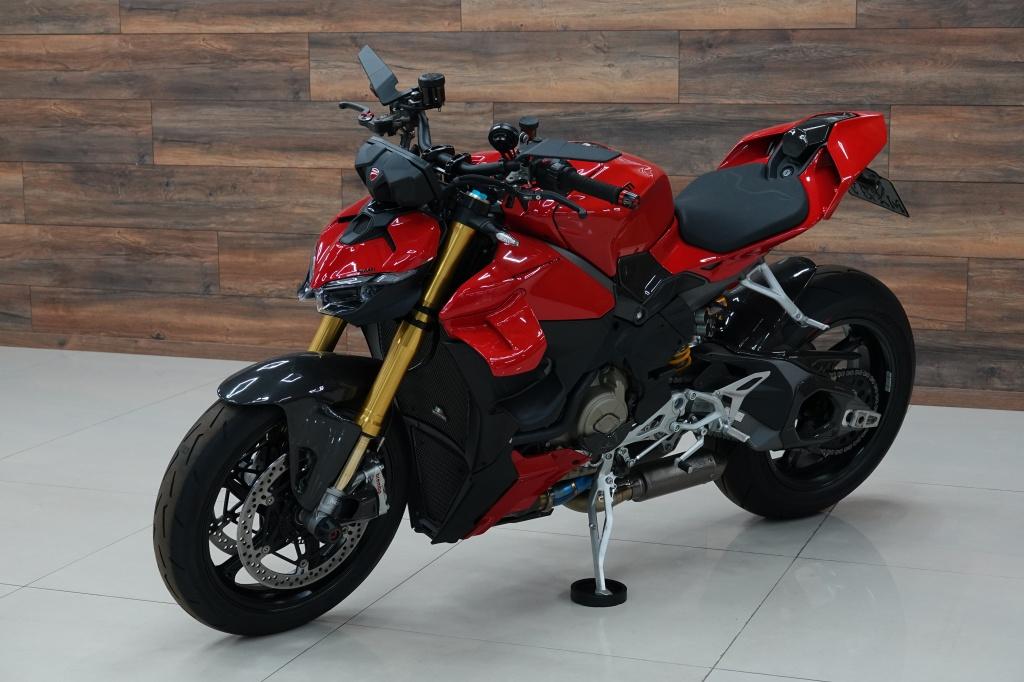 Ducati Streetfighter tour v4 s | akrapovic | carbon |