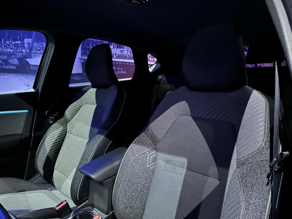 Renault Captur 1.3 mild hybrid 160 techno*camera*stuur&stoelverwaring*acc