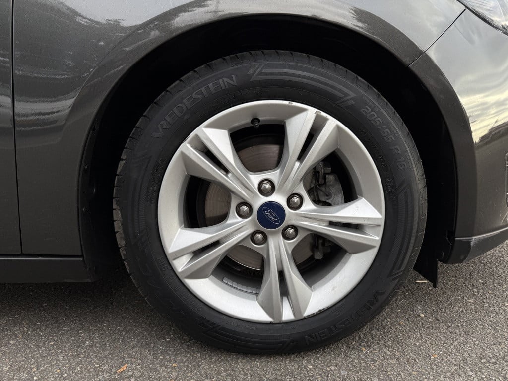 Ford Focus 1.0 titanium edition // nieuwe distributie + grote beurt //
