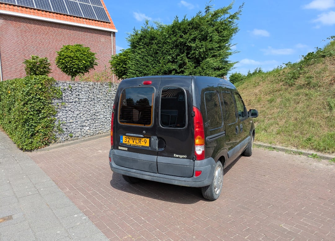 Renault Kangoo 1.5 DCI zwart 2008 223000 km APK tot 07/26