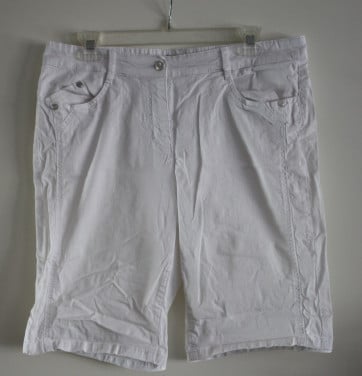 Witte korte broek maat 42