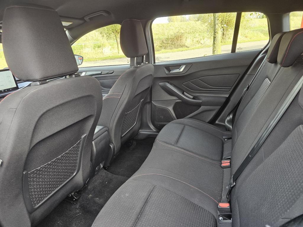 Ford Focus wagon 1.0 ecoboost hybrid st-line automaat ford focus wagon 1.0 