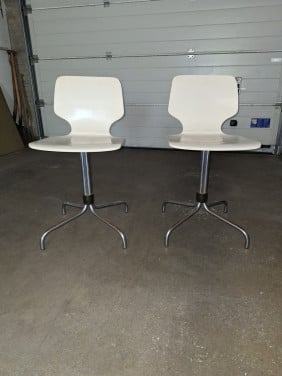 Houten witte stoelen (vijf stuks)