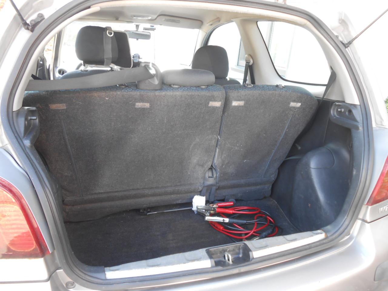 Toyoto Yaris VVT-i Luna uit 2003. APK tot 29-3-2027. Van particulier