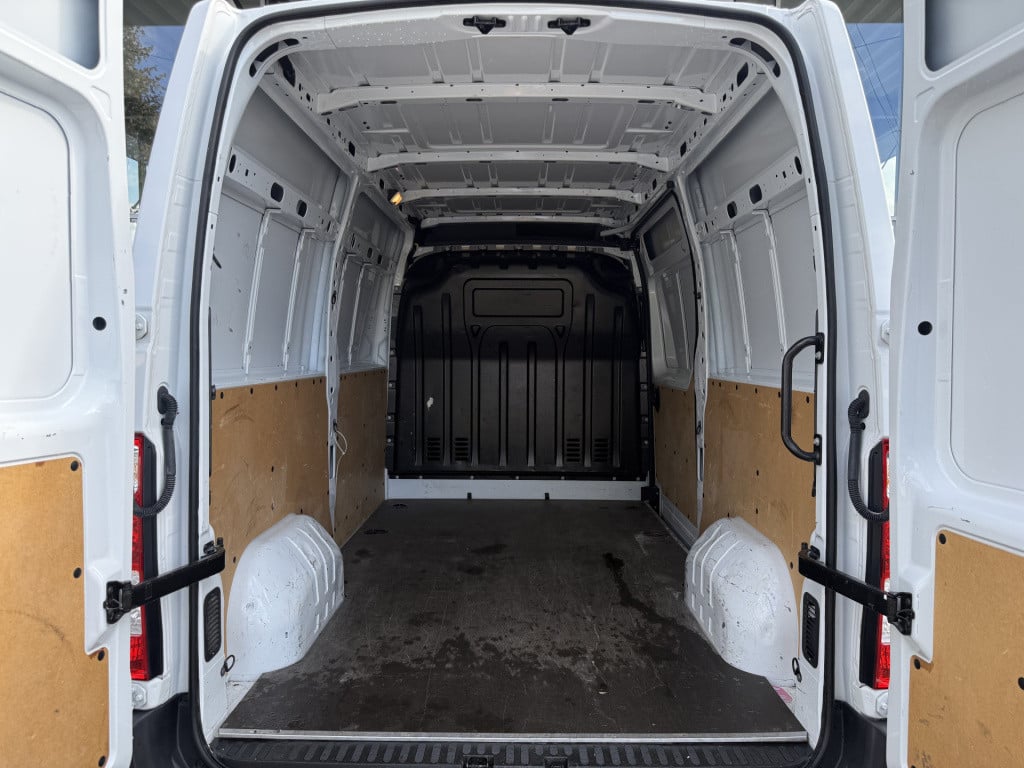Renault Master t35 2.3 dci 135 l2h2 | trekhaak | navi | carplay | cruisec. 