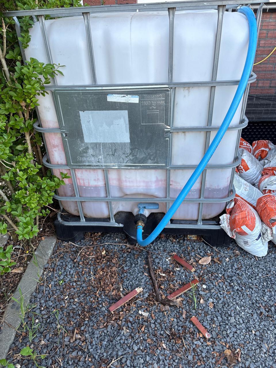 IBC (heeft alleen schoon water in gezeten)