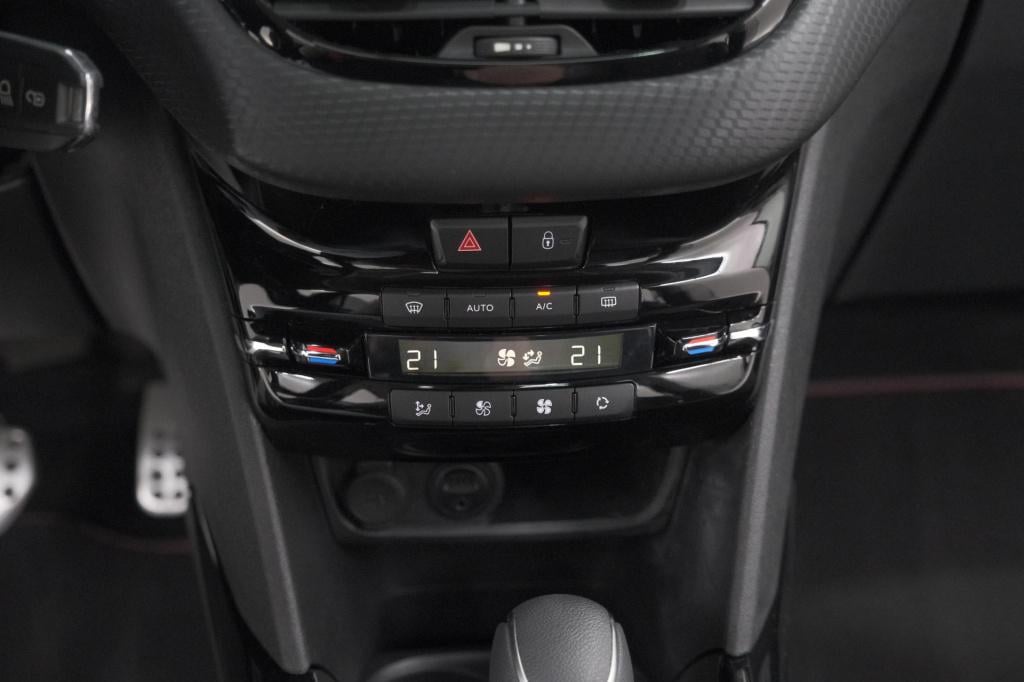 Peugeot 2008 puretech 110 eat6 gt line | trekhaak | camera | panoramadak | 