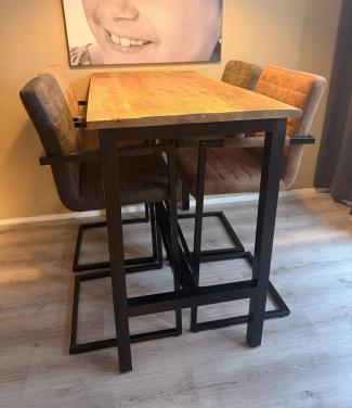 Bartafel en bar stoelen