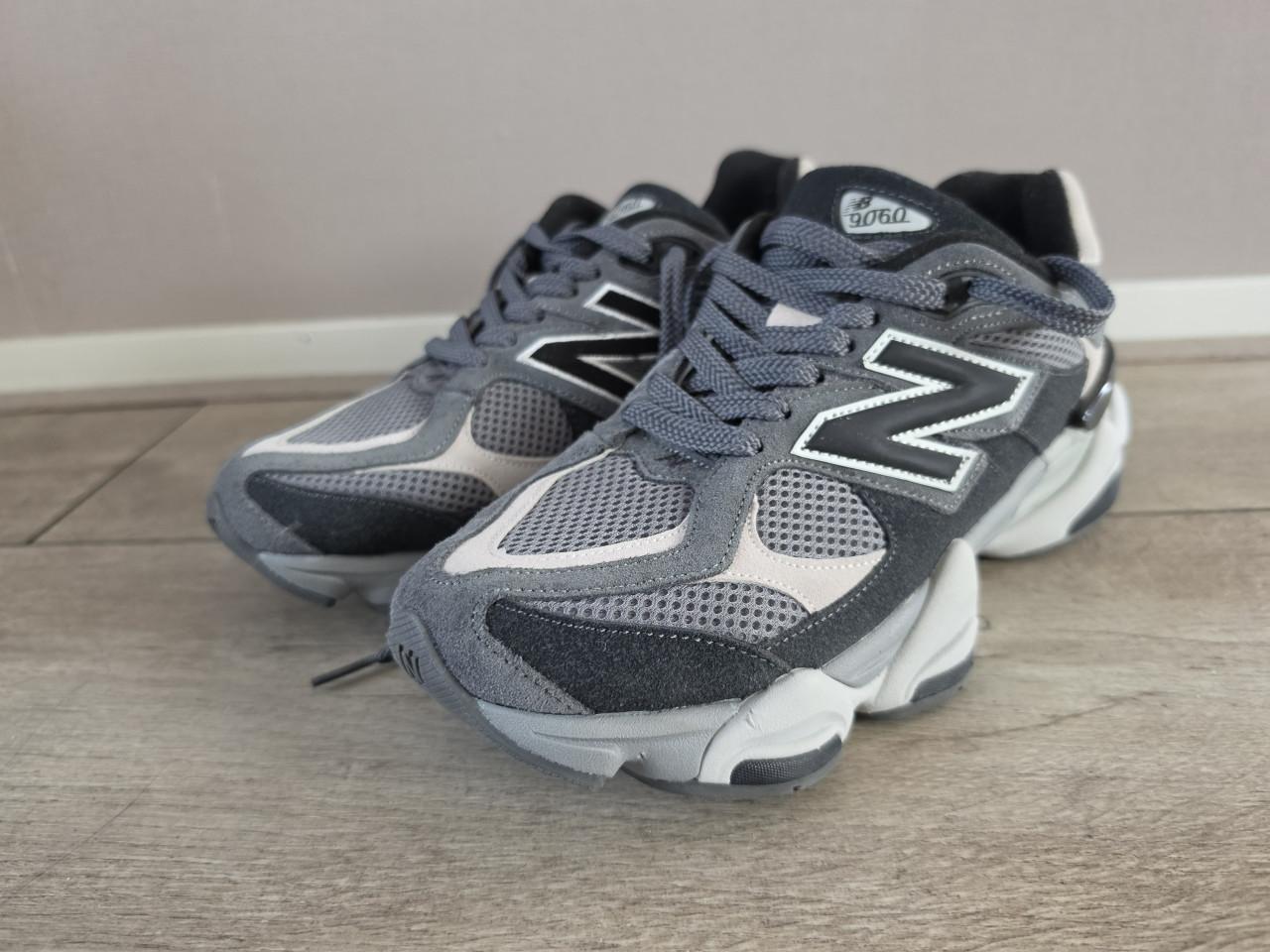 New Balance 9060.  Black/Castlerock/Grey.maat 43 vallen kleiner