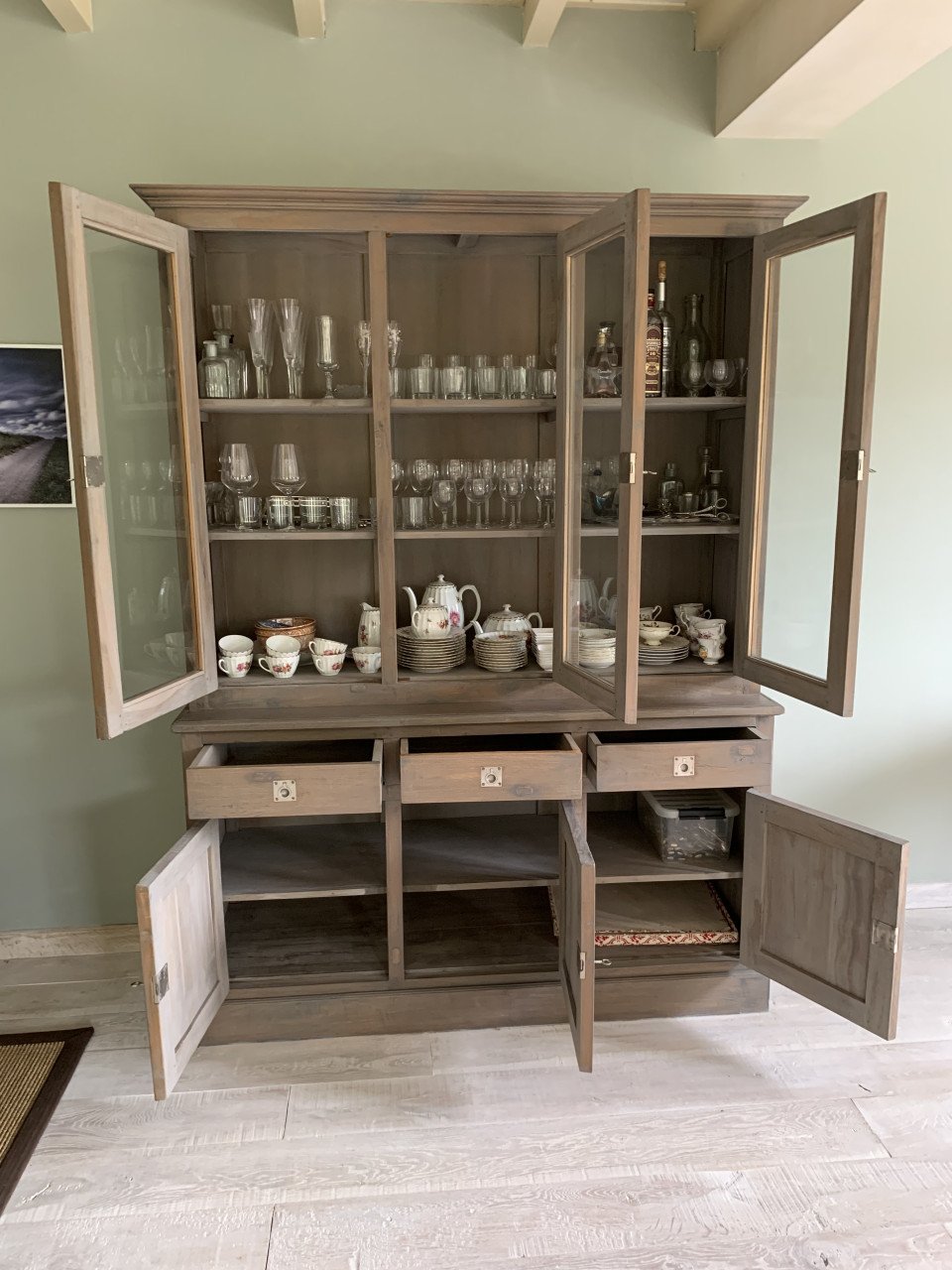 Houten vitrinekast