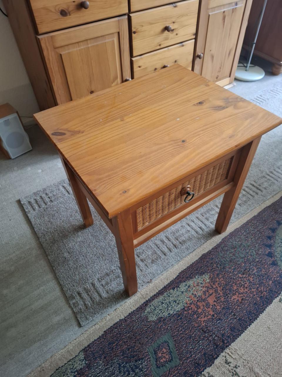 GRATIS SALONTAFEL + BIJZETTAFELTJES