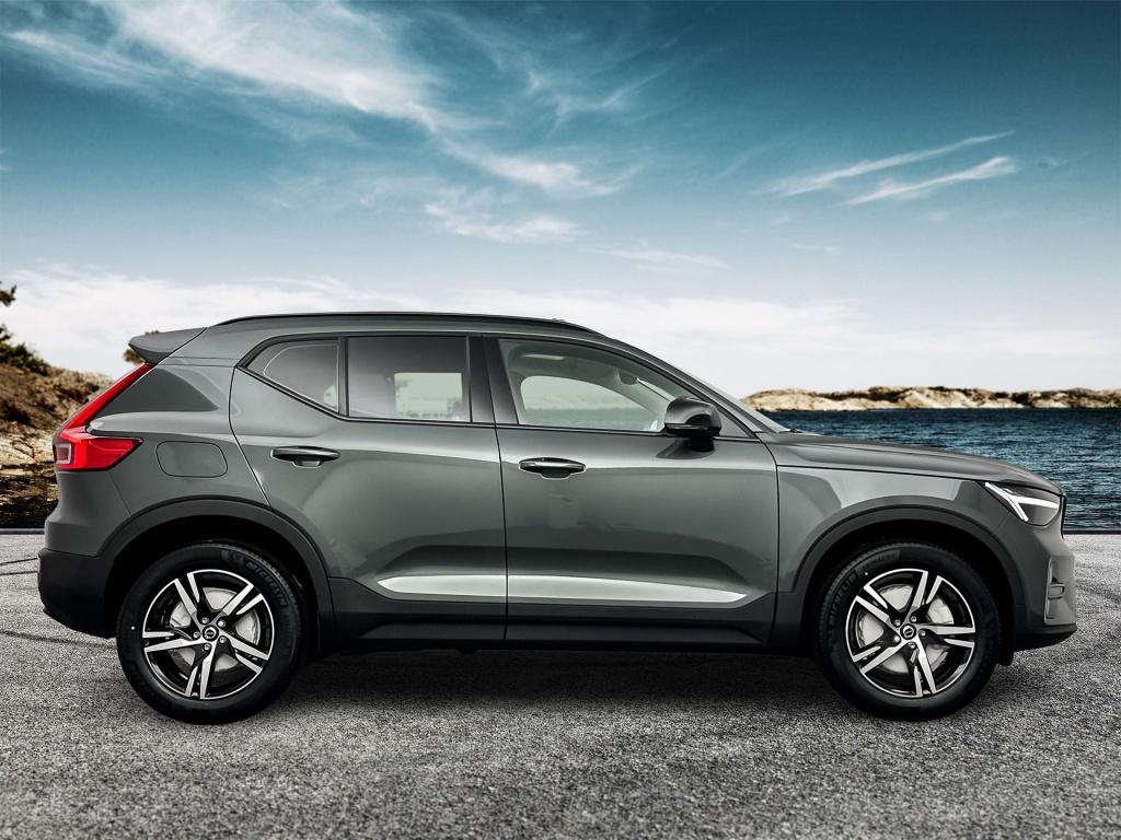 Volvo XC40 b4 gt plus dark pano