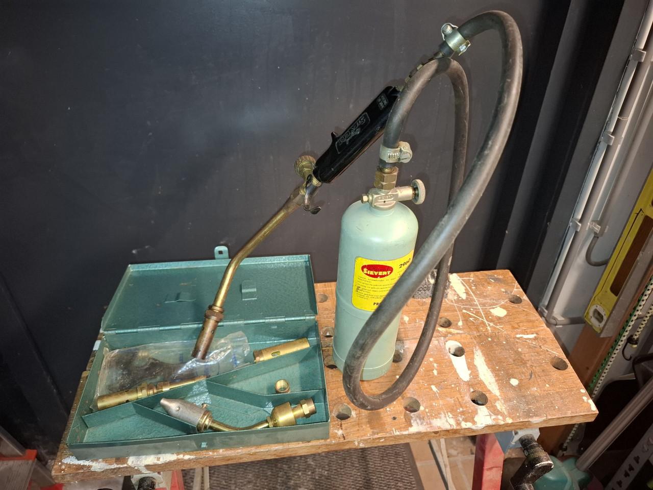 Sievert karwei flesje met complete set branders en een soldeerbout