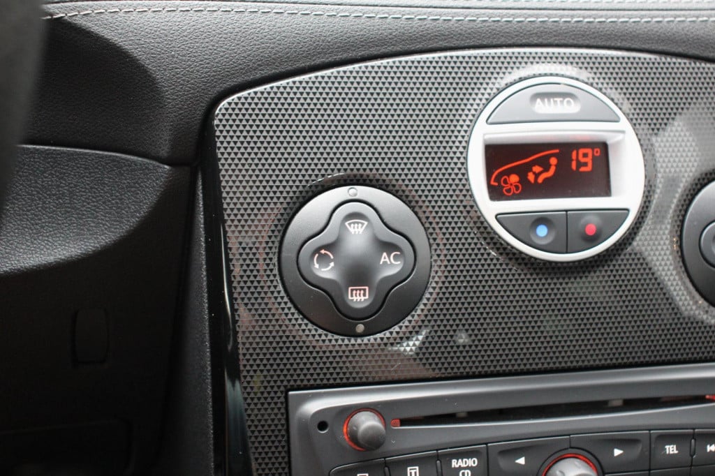 Renault Clio 2.0 rs - ange et demon 99/99 - akrapovic - recaro - shortshift