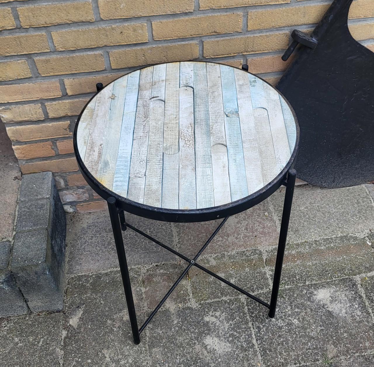 Gratis metalen tafeltje