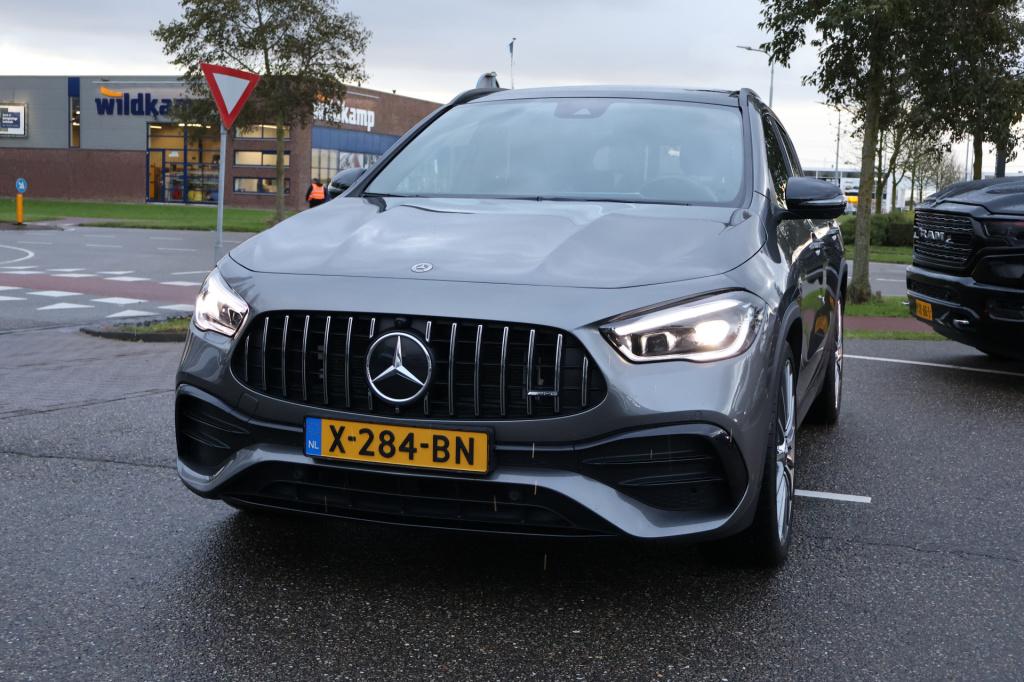 Mercedes-Benz Gla-klasse amg 35 4matic i panoramadak i mbux l spiegelpakket