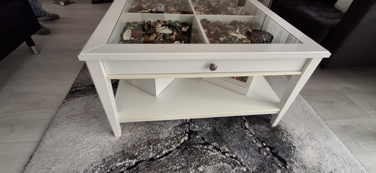 Vierkante salontafel met glasplaat