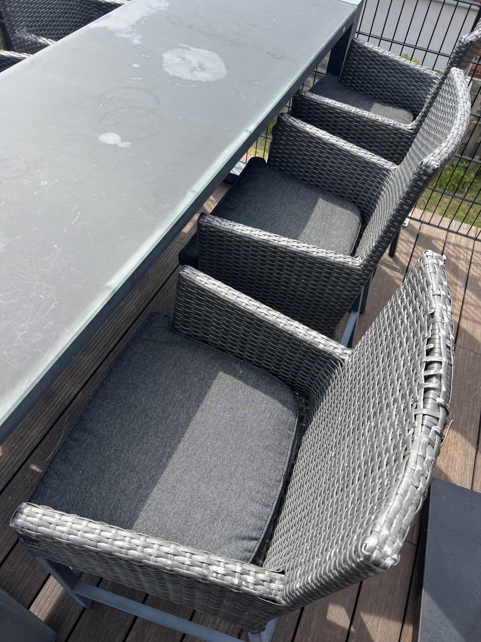 Complete tuinset met 6 krukken (incl. kussens)
