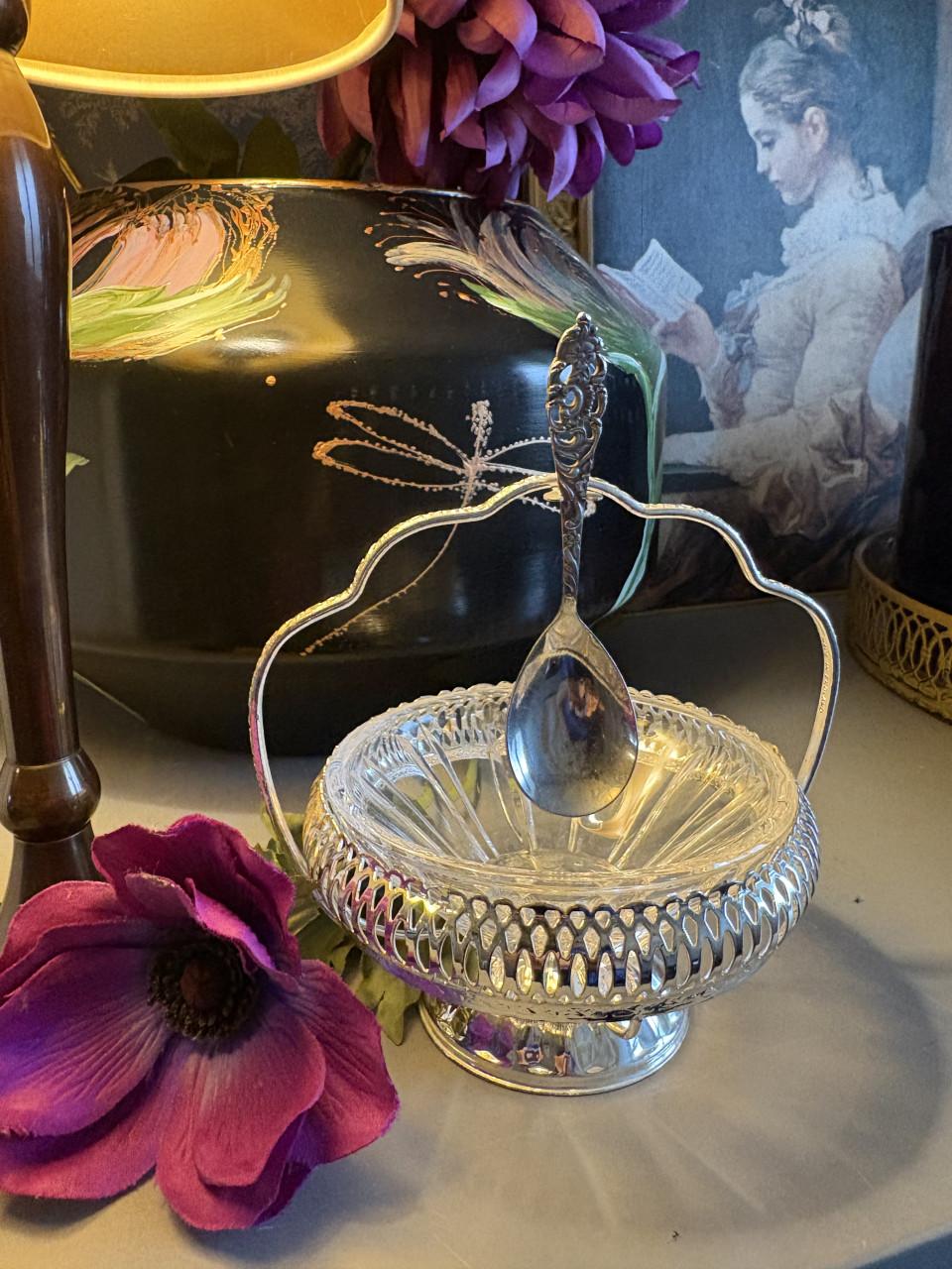 Verzilverd schaaltje met glazen binnenpot